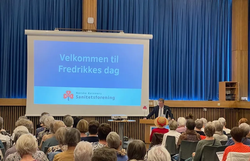 En sal full av Sanitetskvinner p&aring; Kvinnehelsekonferanse