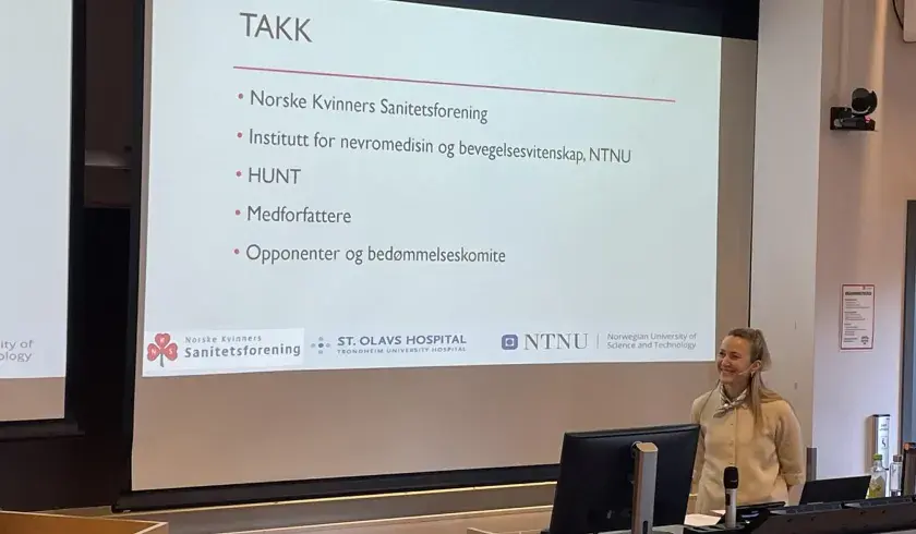 Forsker Hilde Thomasli Holltr&oslash; disputerer og takker Sanitetskvinnene